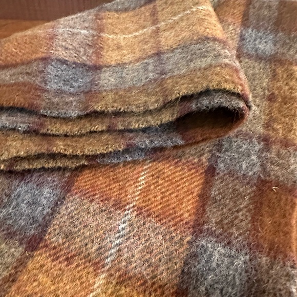 🌟HP🌟NWOT Tan & Gray Plaid 100% Lambswool Scarf Blarney Woollen Mills Ireland - Picture 5 of 9